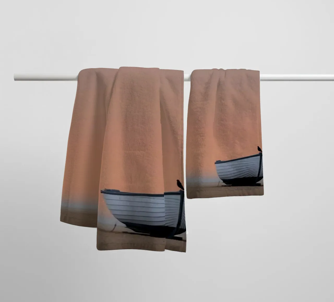 boat with moon asciugamano da bagno da marty