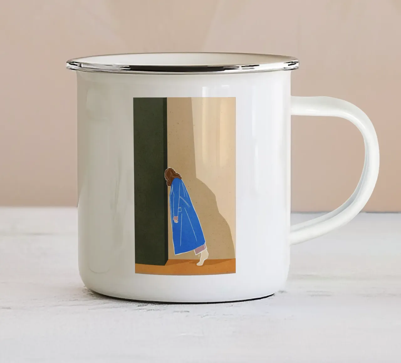Luie vrouw Modern Art Print Vrouw in blauwe jas Bujaboom emaille mok van bujaboom