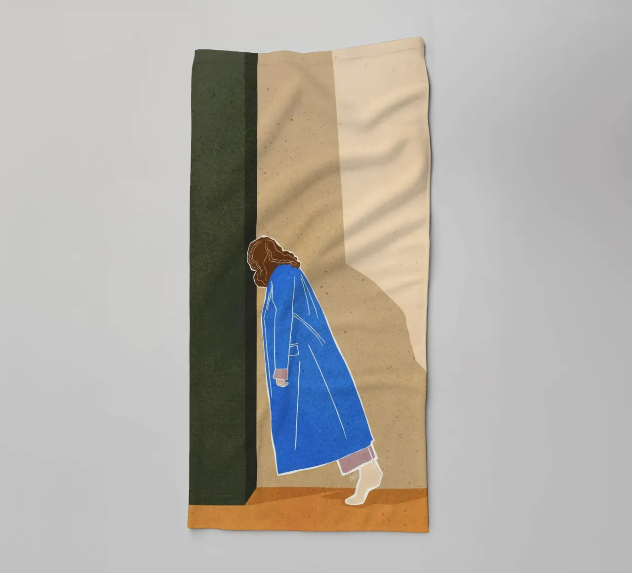 Lazy Woman Modern Art Print Mujer con abrigo azul Bujaboom toalla de baño de bujaboom