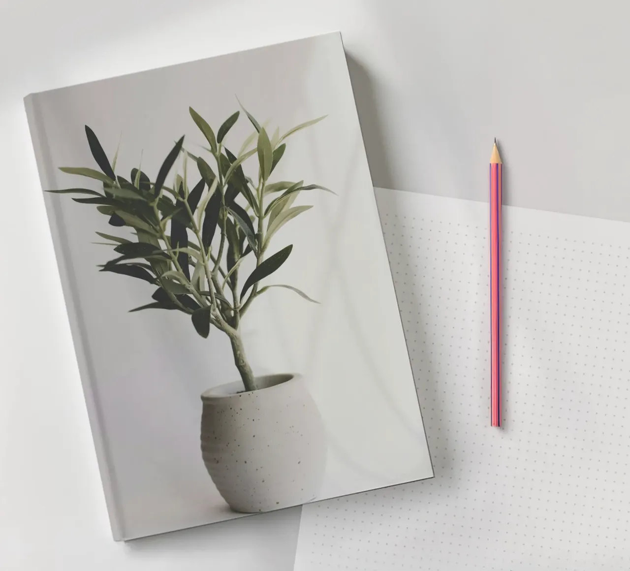 vase in shade Notizbuch von marty