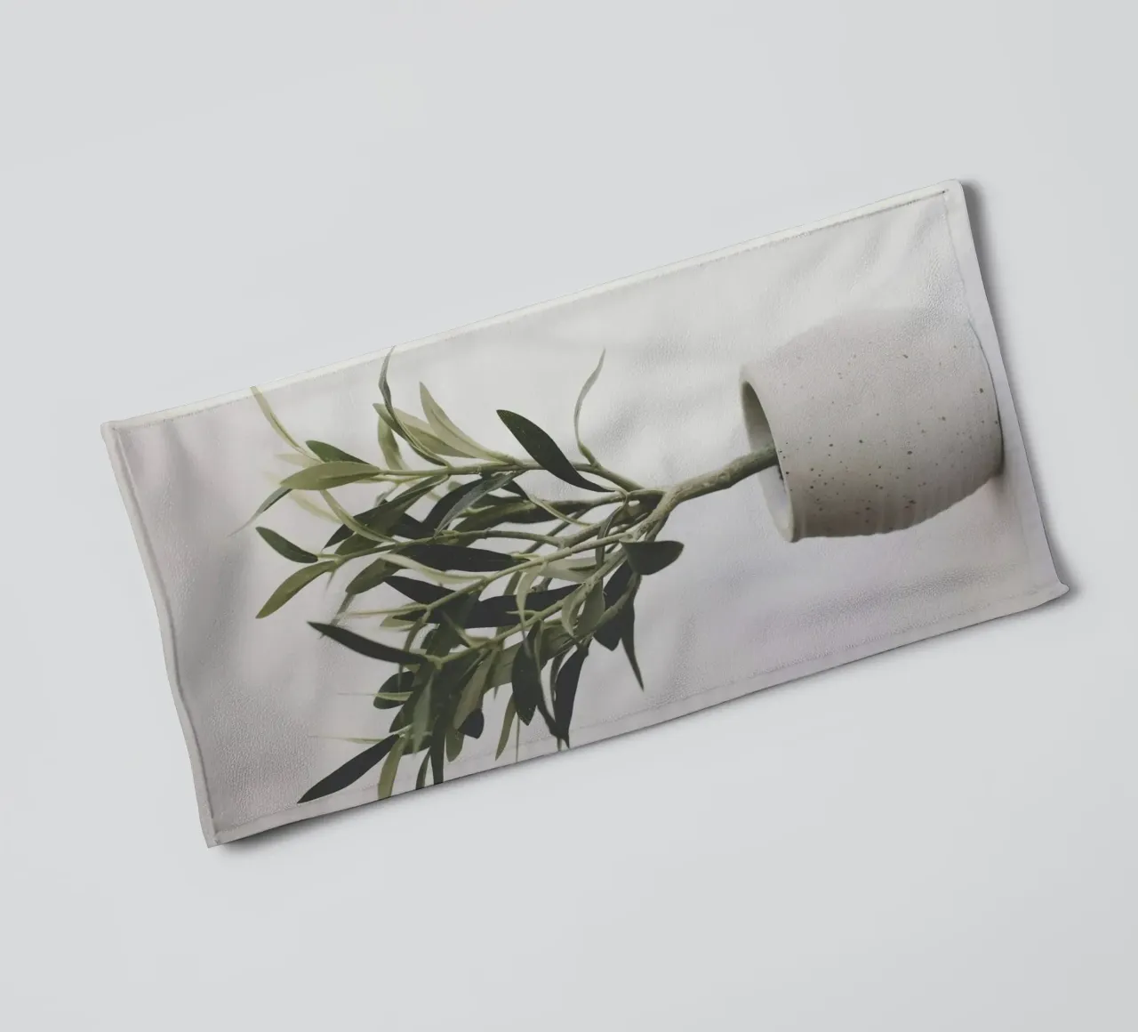 vase in shade Handtuch von marty