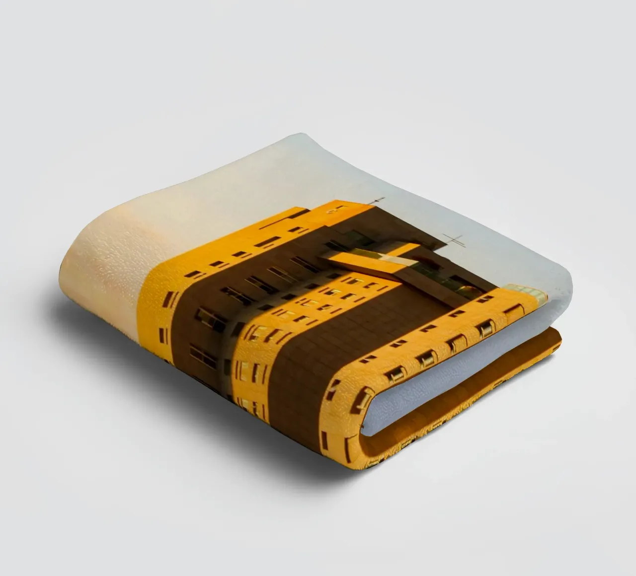 building in sunset asciugamano da bagno da marty