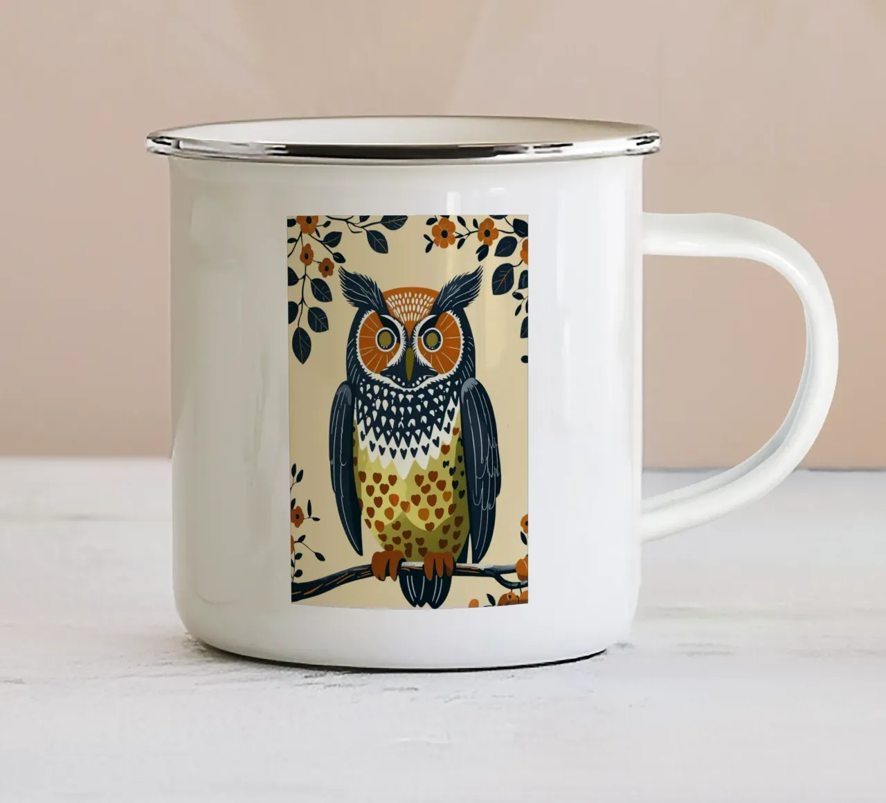Gufo della foresta in stile metà secolo tazza in smalto da Taika Tori Art