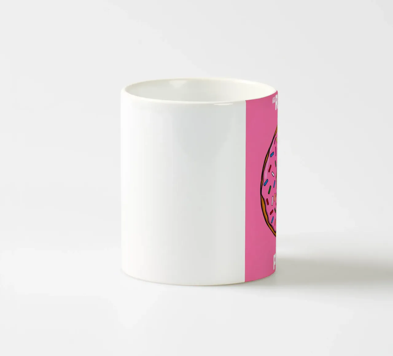 Ciambella con glassa rosa e zuccherini " Rotonda e orgogliosa " tazza in ceramica da DesignDoodle