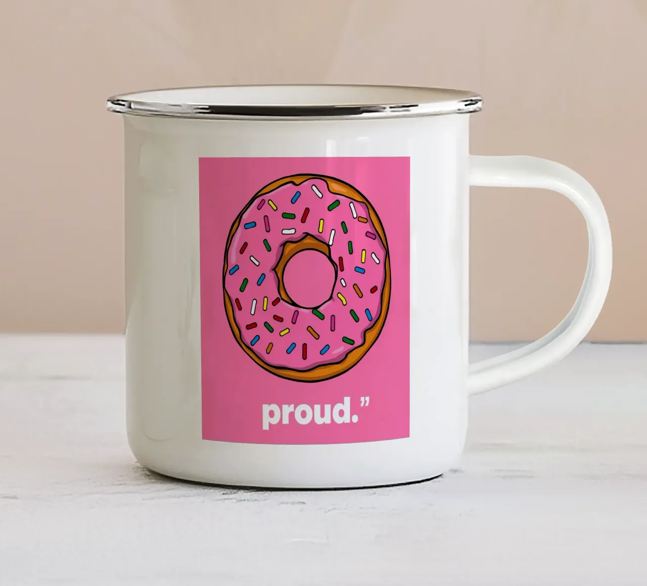 Ciambella con glassa rosa e zuccherini " Rotonda e orgogliosa " tazza in smalto da DesignDoodle
