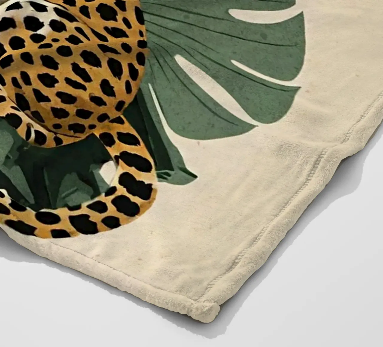 Design leopardato con foglie tropicali Bujaboom coperta in pile da bujaboom