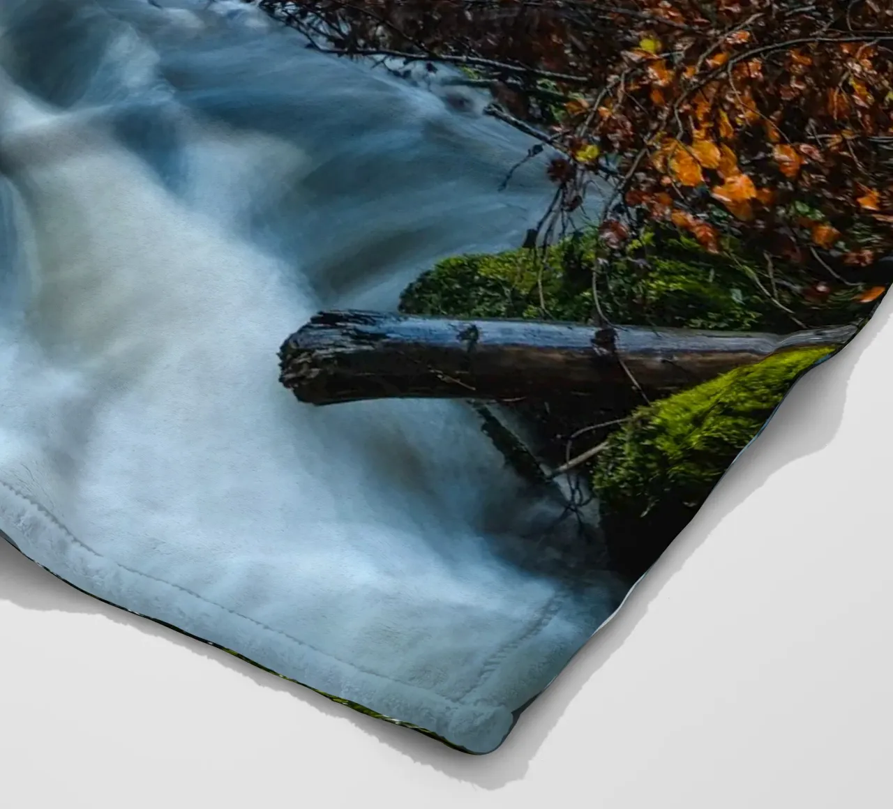 Cascate in Svizzera coperta in pile da Marcel Bisig