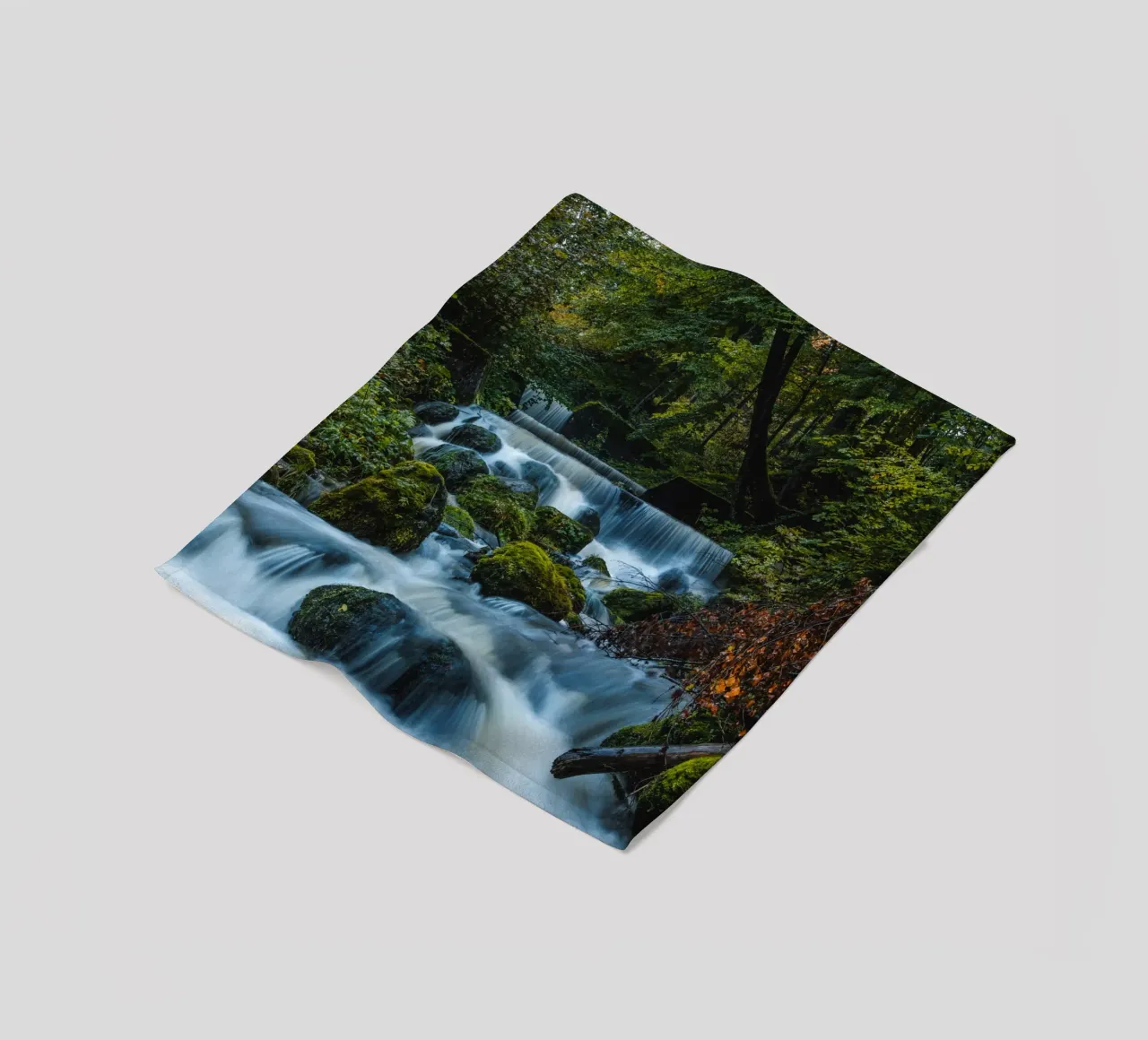 Cascate in Svizzera coperta in pile da Marcel Bisig