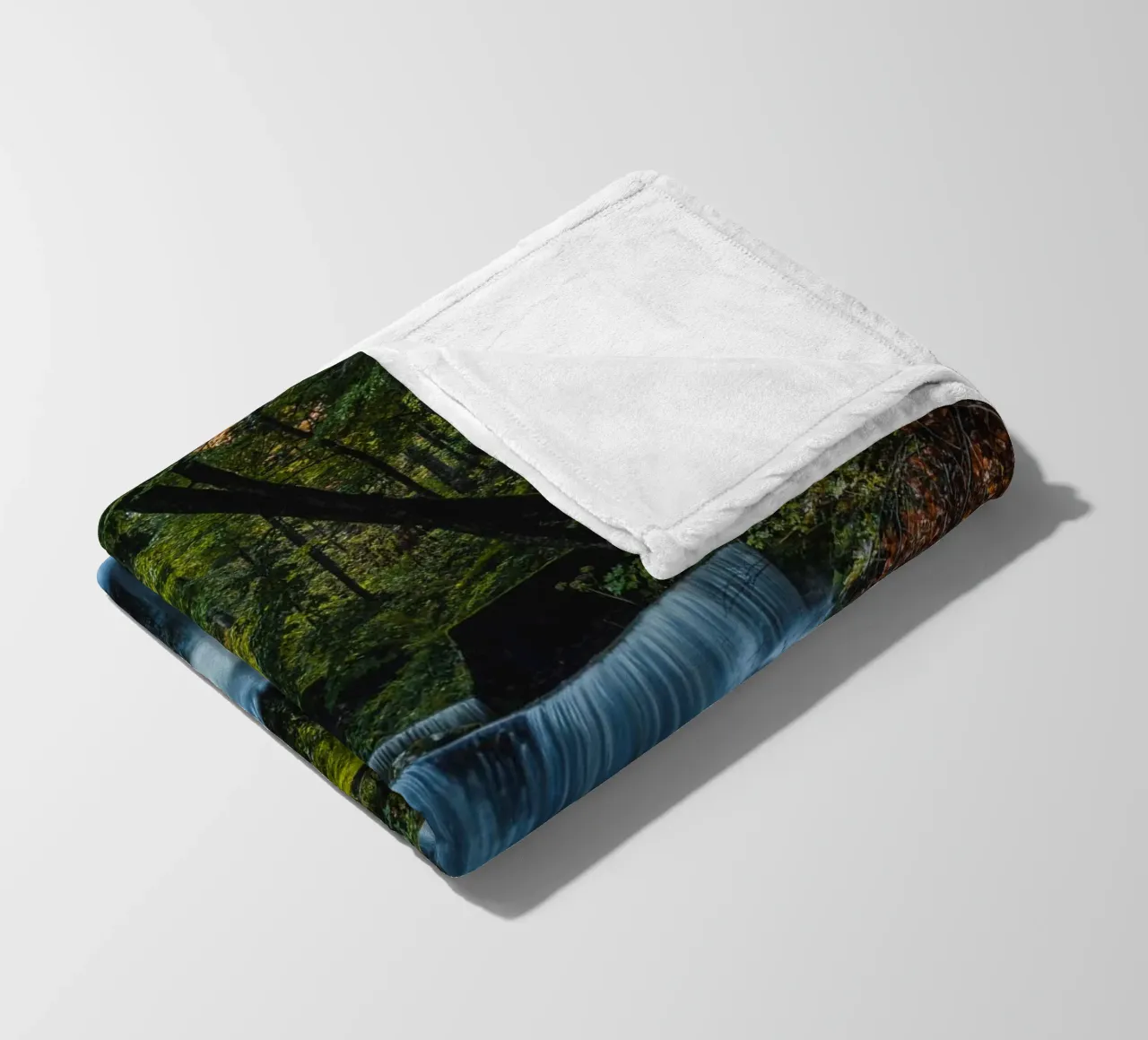 Cascate in Svizzera coperta in pile da Marcel Bisig