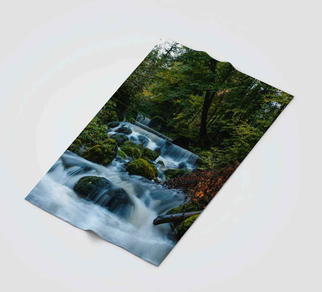 Cascate in Svizzera coperta in pile da Marcel Bisig