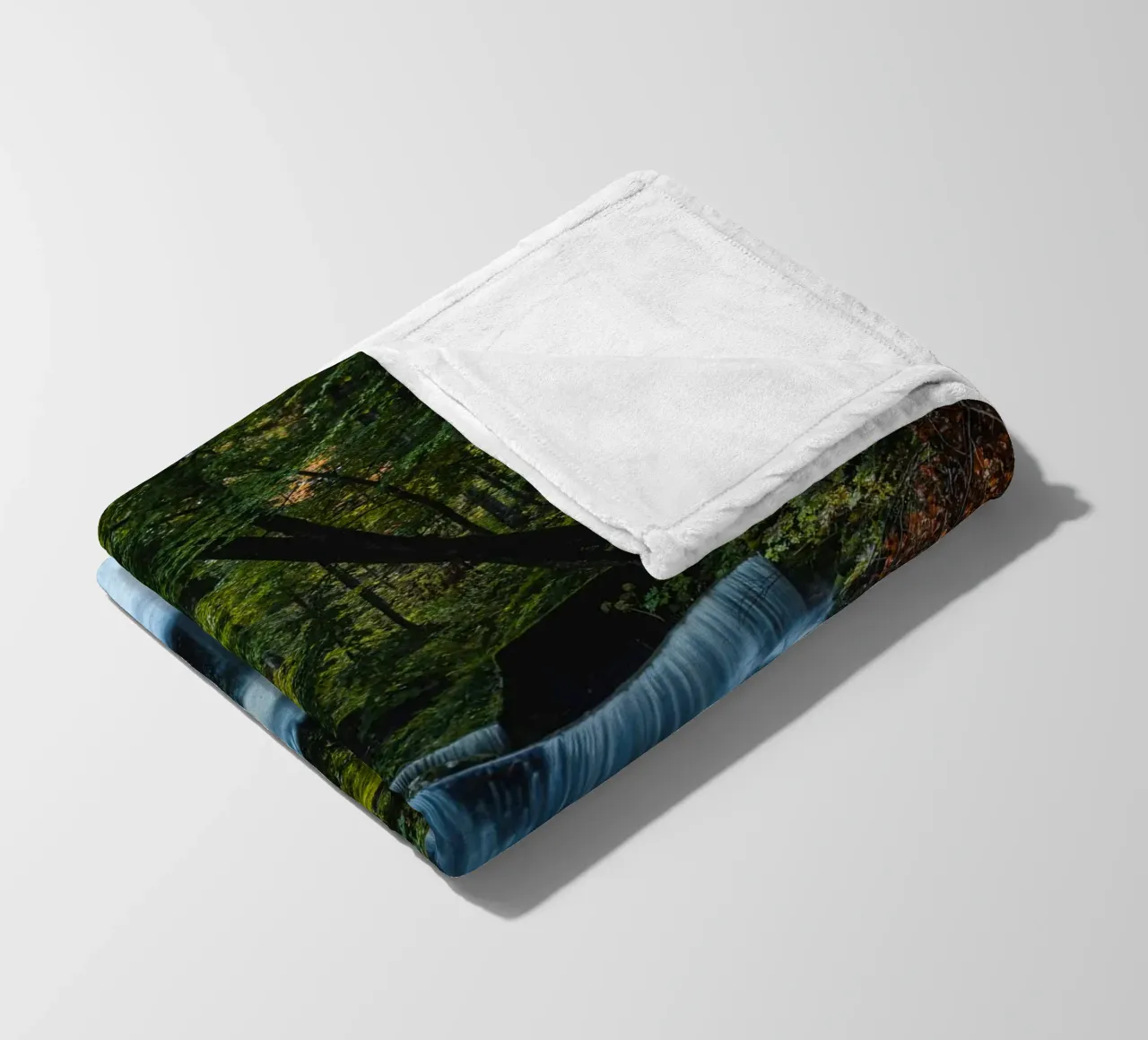 Cascate in Svizzera coperta in pile da Marcel Bisig