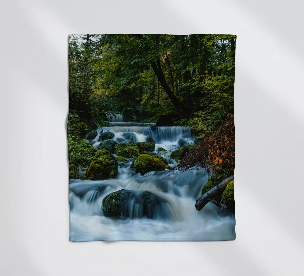 Cascate in Svizzera coperta in pile da Marcel Bisig