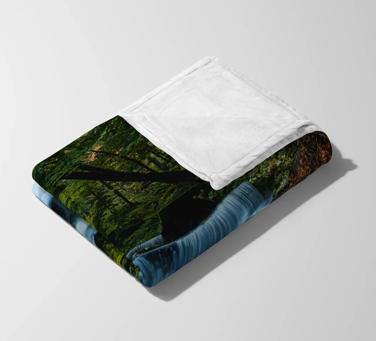 Cascate in Svizzera coperta in pile da Marcel Bisig