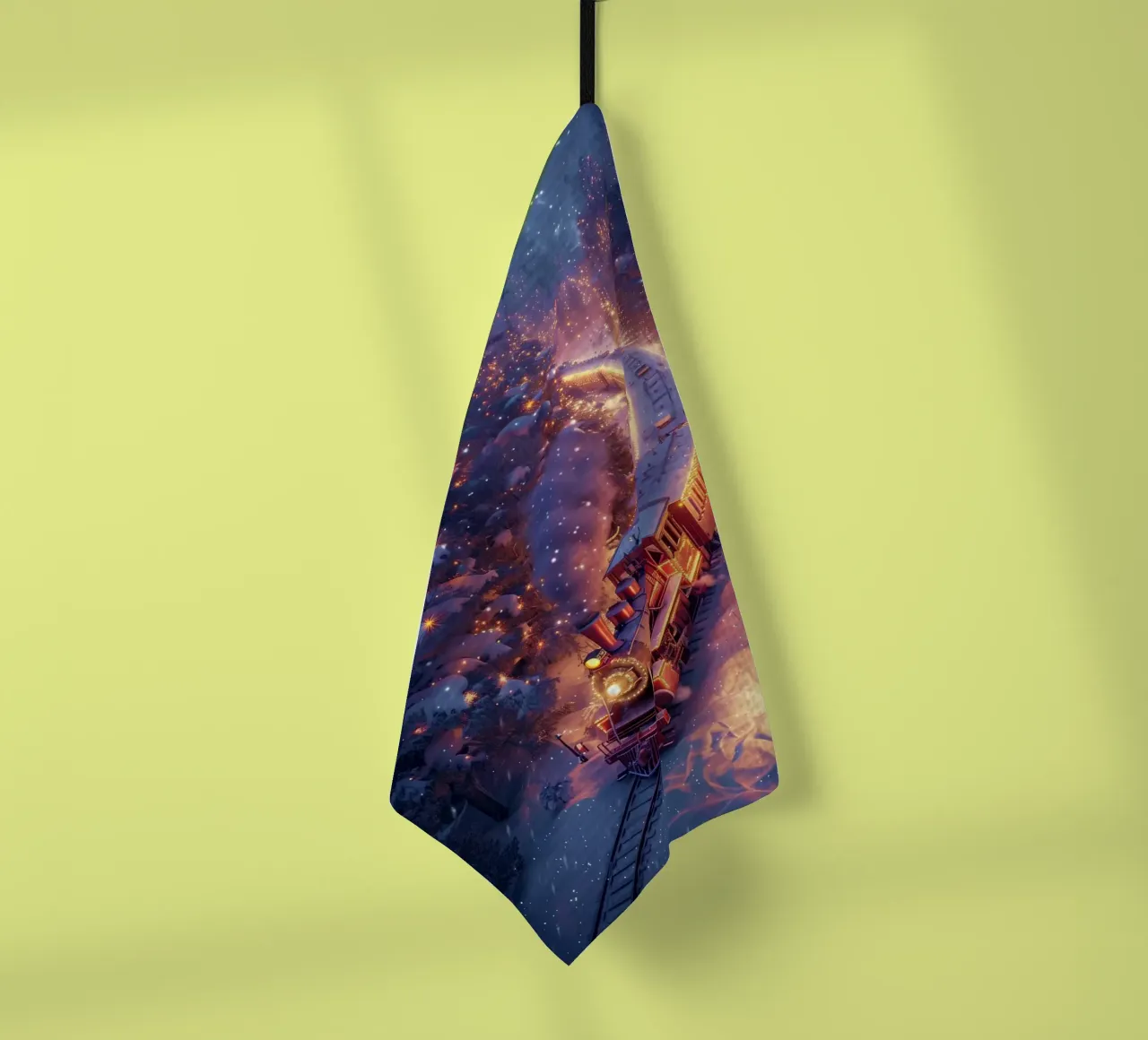 Weihnachtszug im verschneiten Wald Geschirrtuch von Nina Wolf