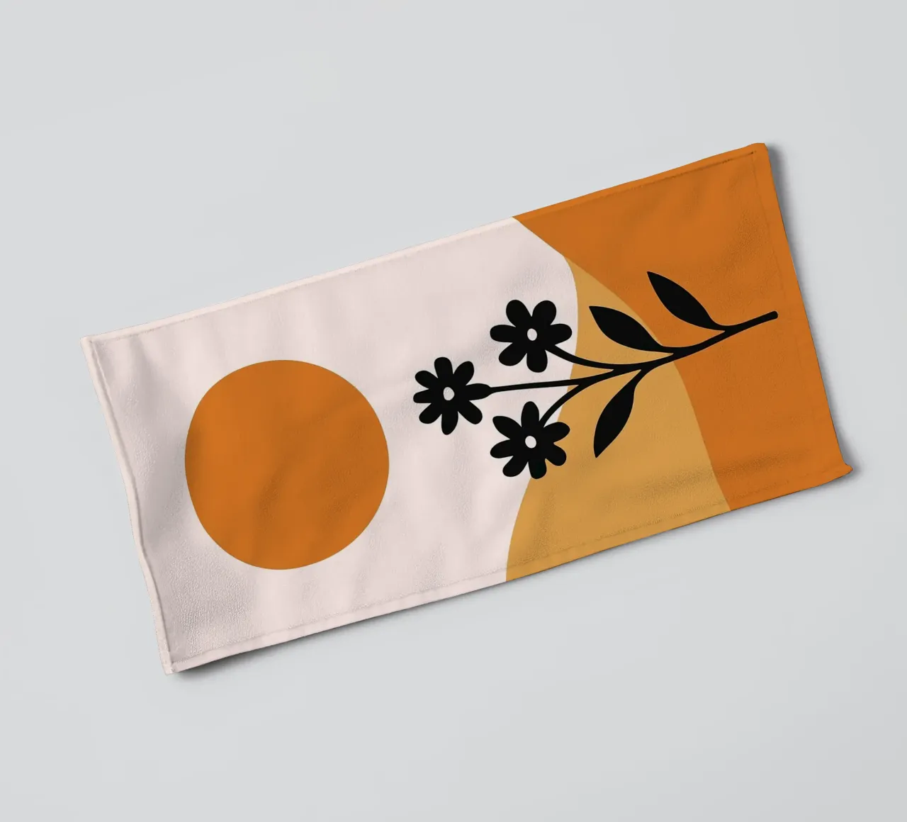 Paesaggio floreale minimalista con sole asciugamano da bagno da PosterByFly