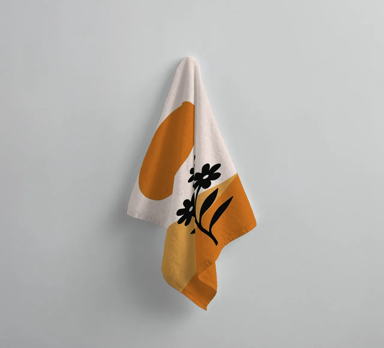 Paesaggio floreale minimalista con sole asciugamano da bagno da PosterByFly
