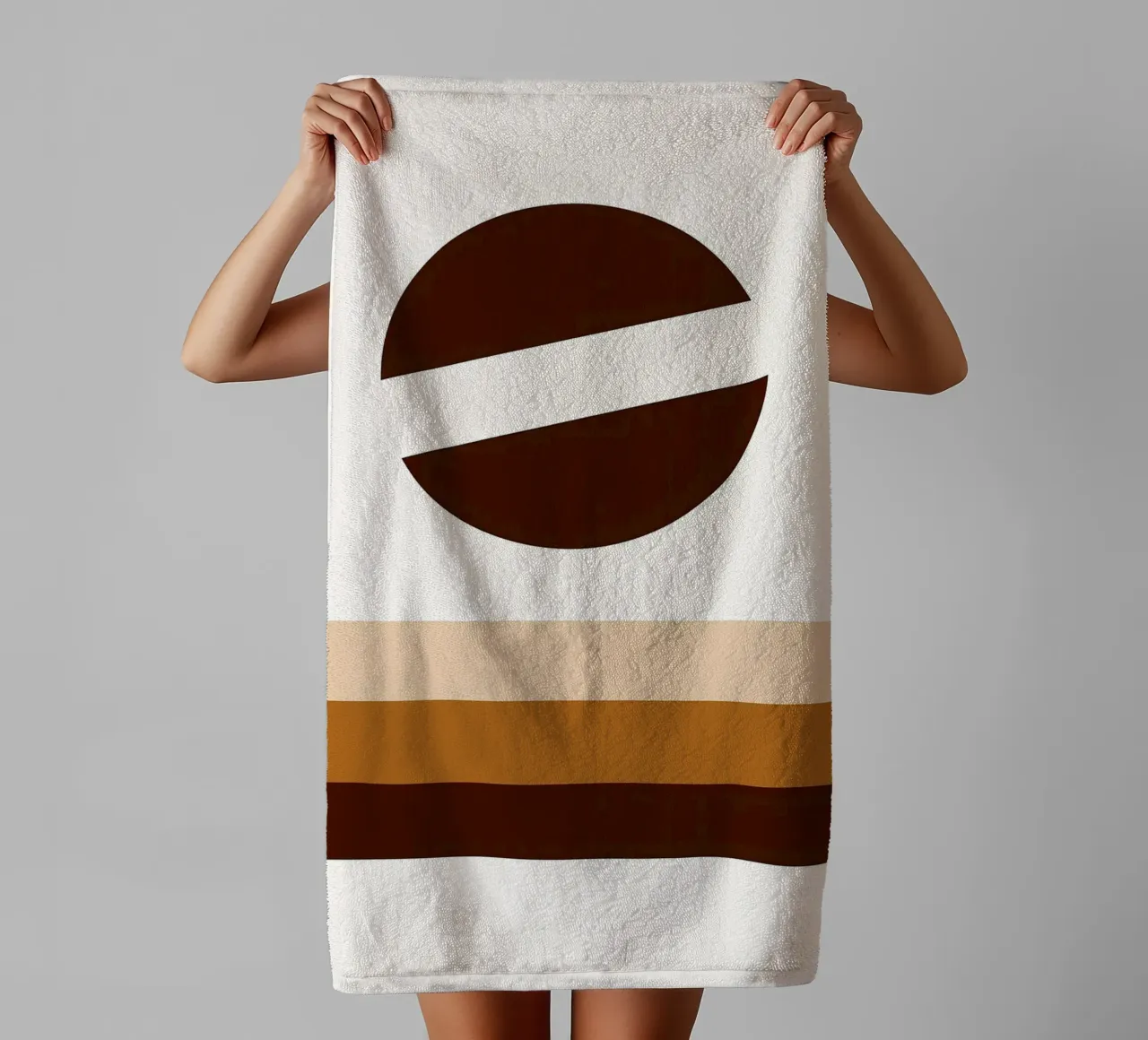Arte minimalista marrone con forme geometriche asciugamano da bagno da PosterByFly