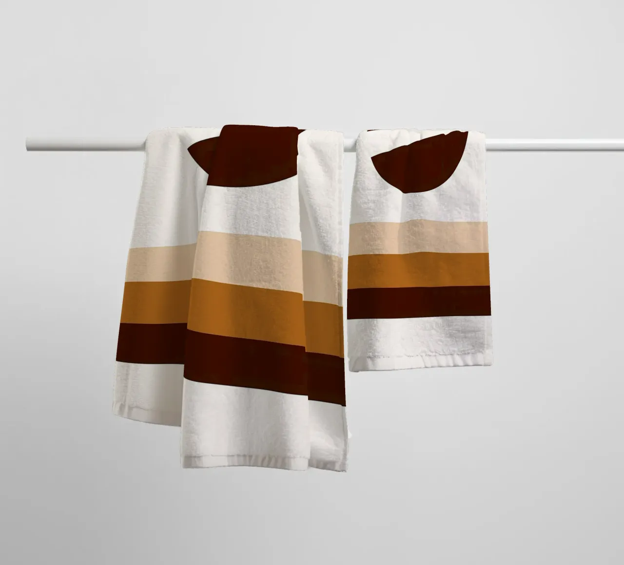 Arte minimalista marrone con forme geometriche asciugamano da bagno da PosterByFly