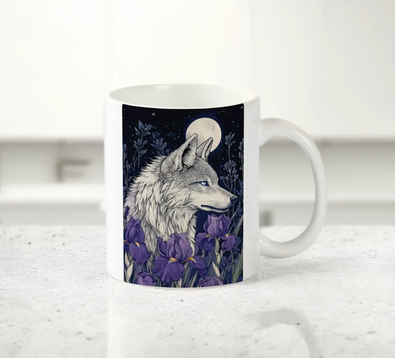 Lupo e Iris, fiori viola lupo luna piena tazza in ceramica da PosterByFly