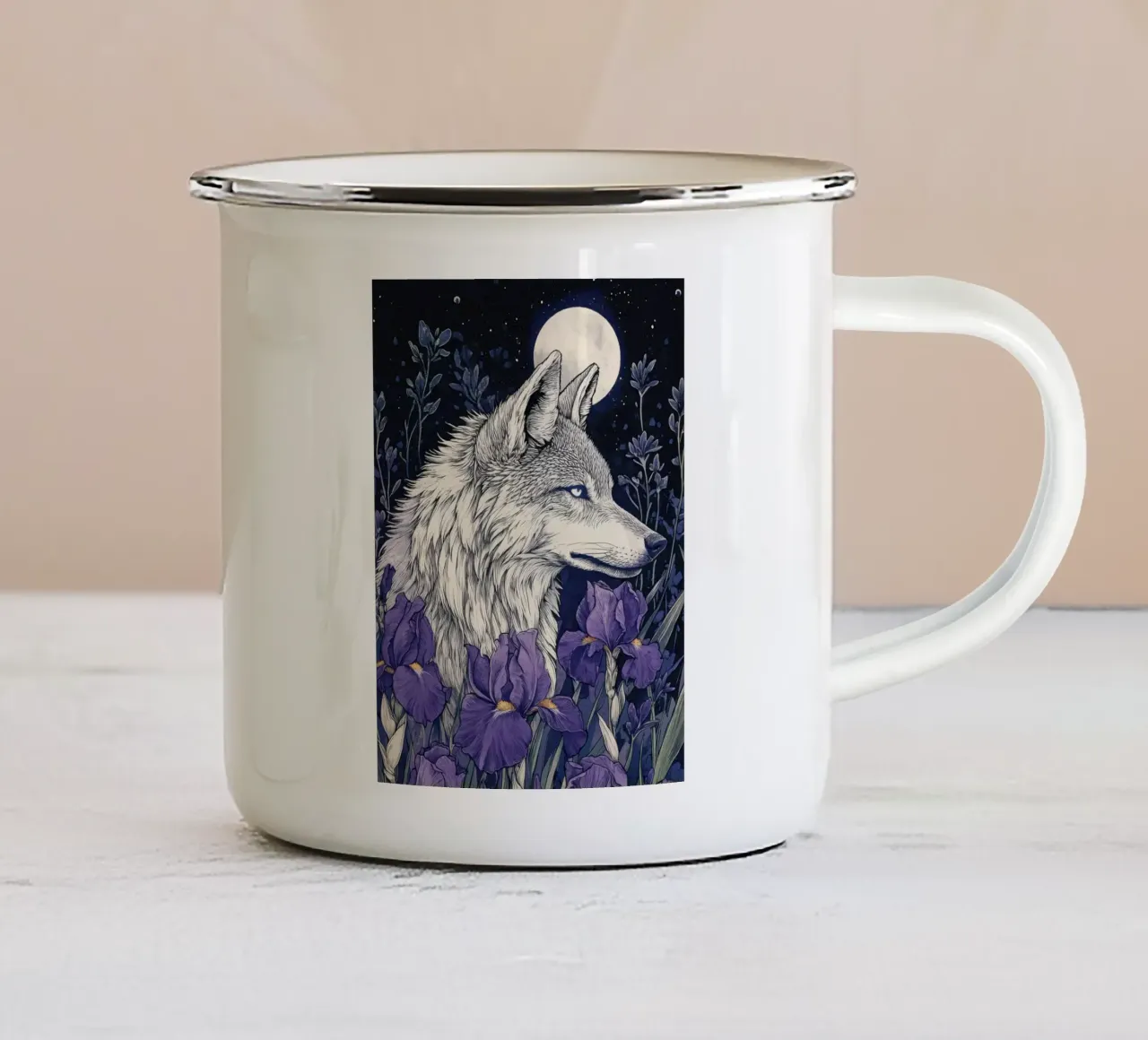 Lupo e Iris, fiori viola lupo luna piena tazza in smalto da PosterByFly