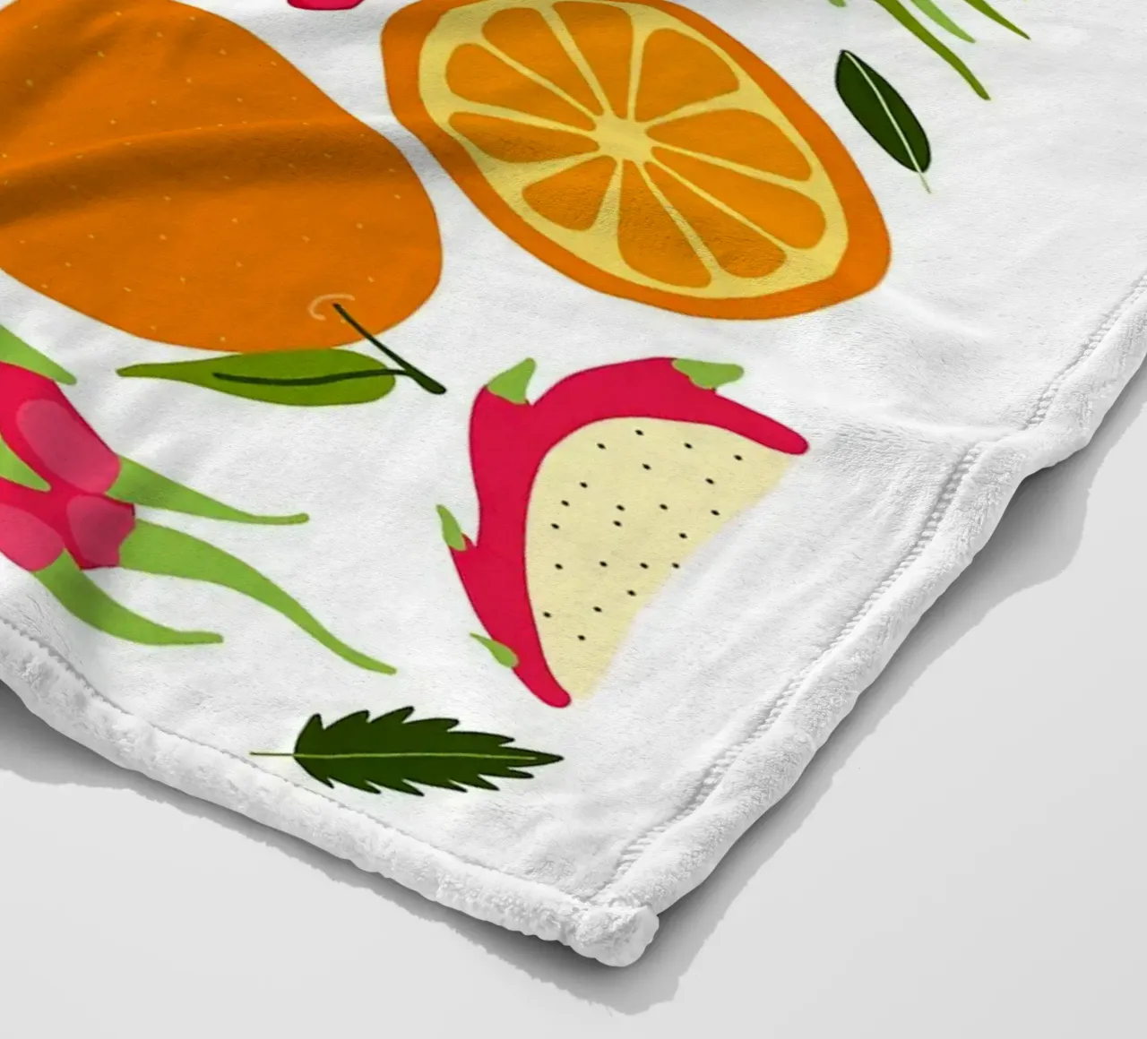 Assortimento colorato di frutta fresca coperta in pile da BasicShopByBell