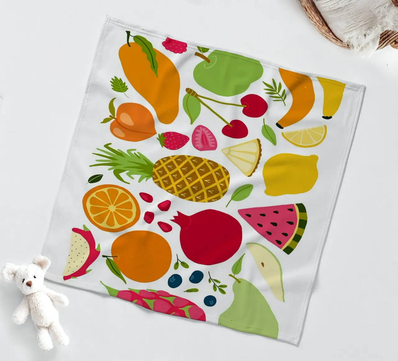Assortimento colorato di frutta fresca coperta in pile da BasicShopByBell