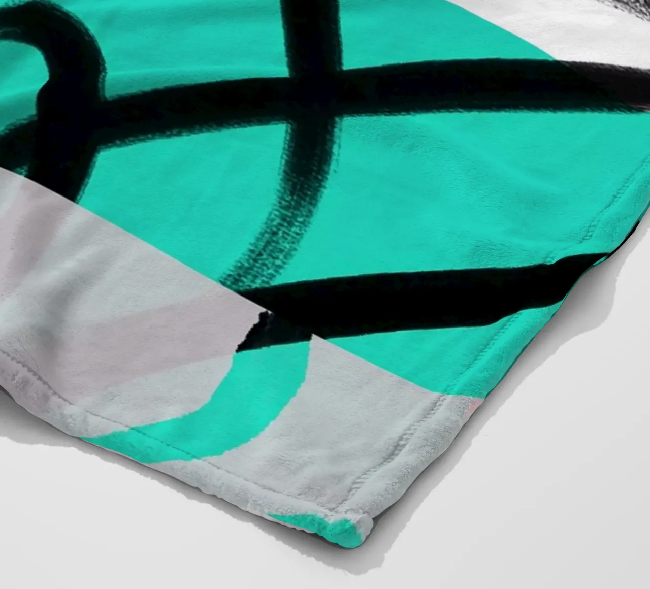 Geometric Graffiti Scribble coperta in pile da Kim Hubball Studio
