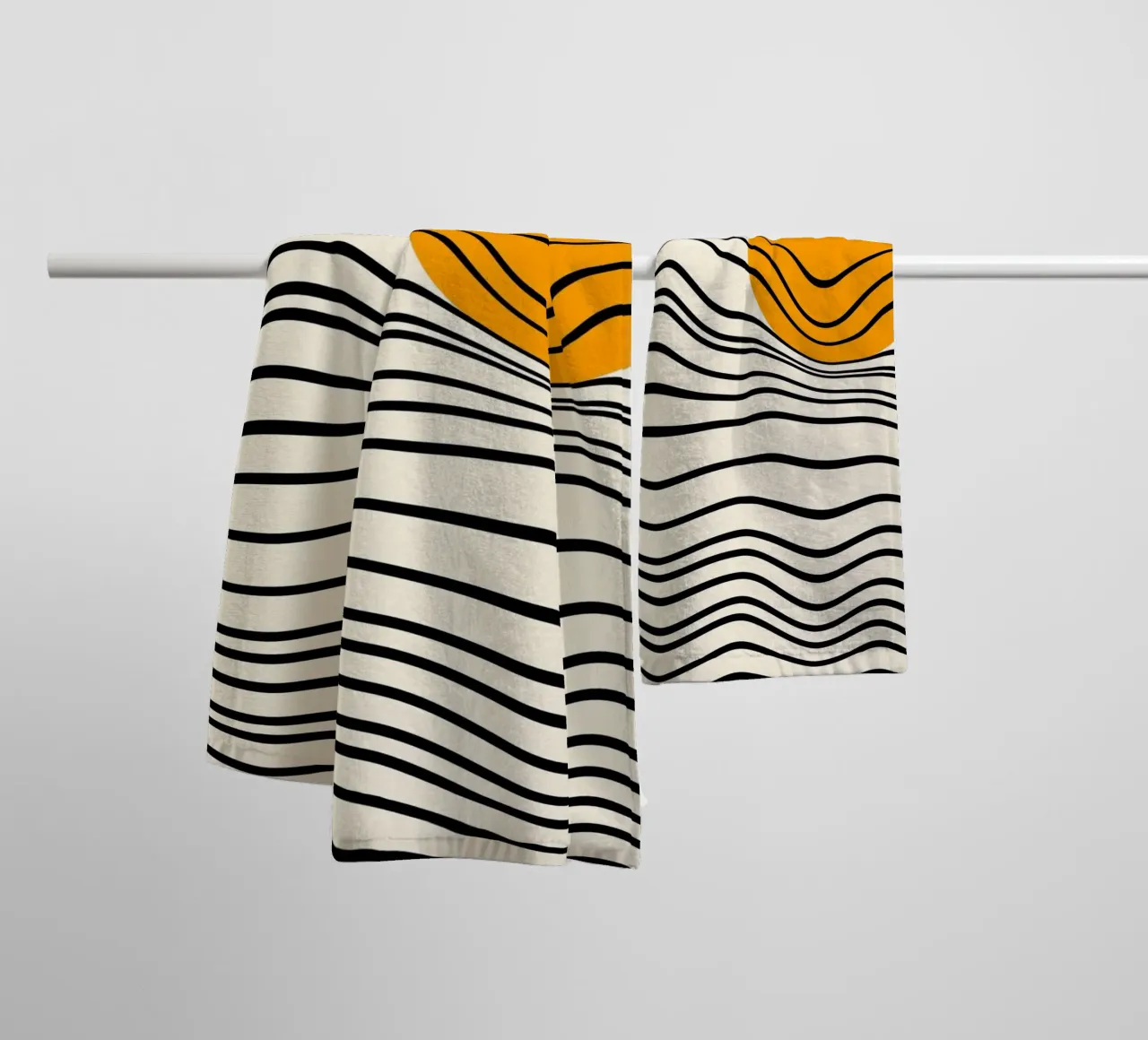 Bauhaus Wavy Lines and Sun asciugamano da bagno da TijanaArtStudio88