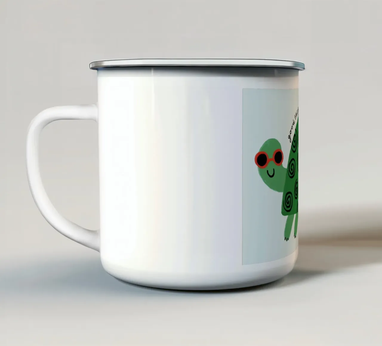 Tartaruga cartone animato con occhiali da sole illustrazione tazza in smalto da Tory