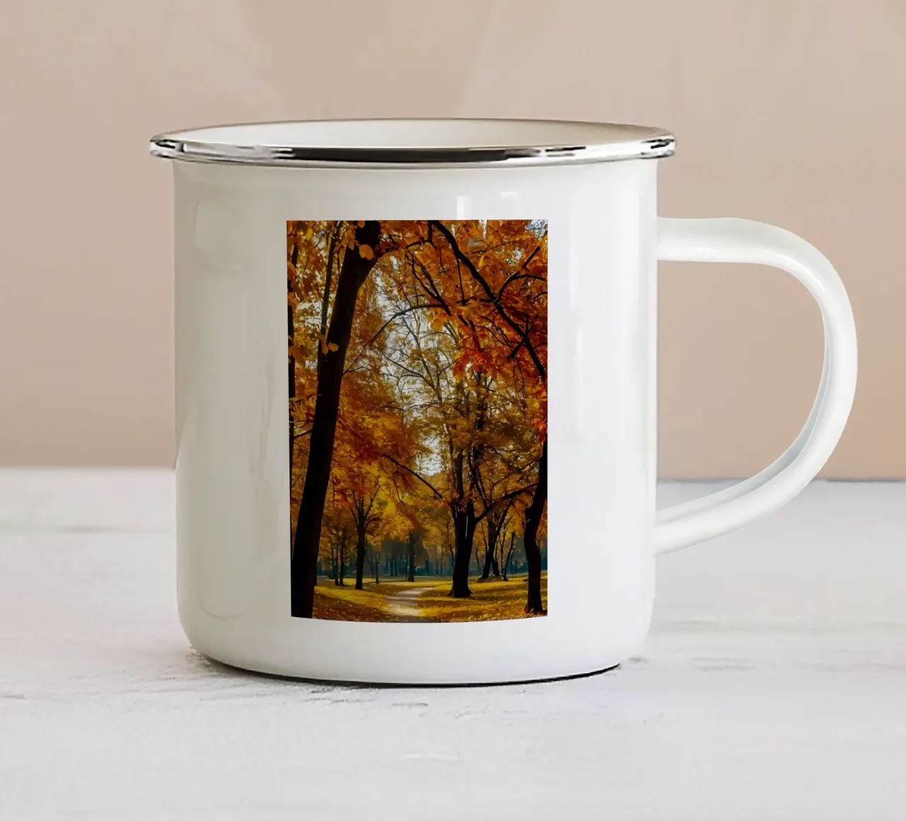 Arco d'autunno tazza in smalto da Pixel Boy