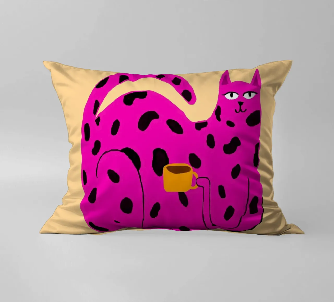 Gatto maculato rosa con caffè cuscino da Tory
