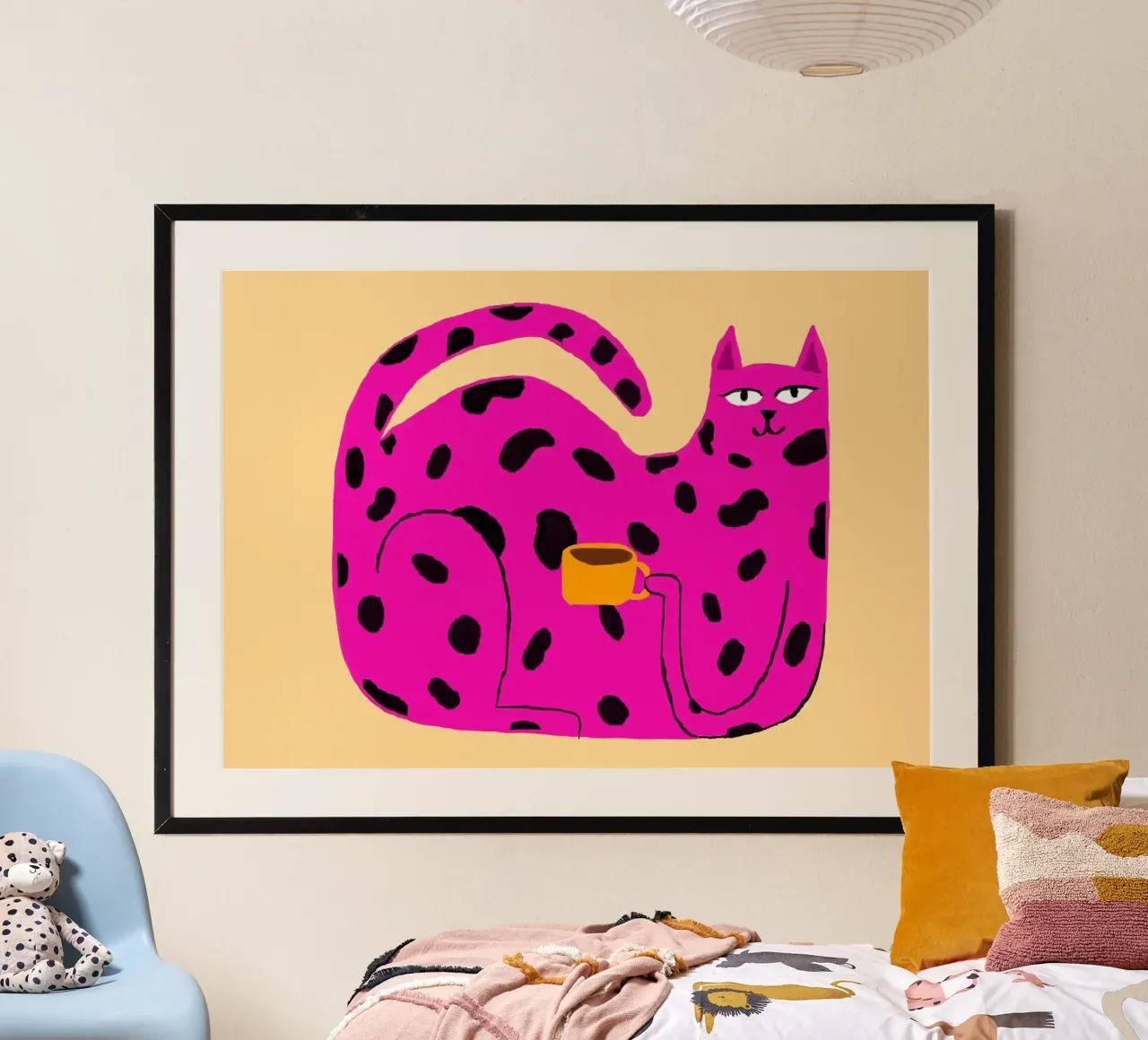 Gatto maculato rosa con caffè poster da Tory