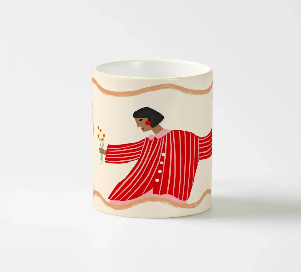Donna con camicia a righe e fiori tazza in ceramica da Tory