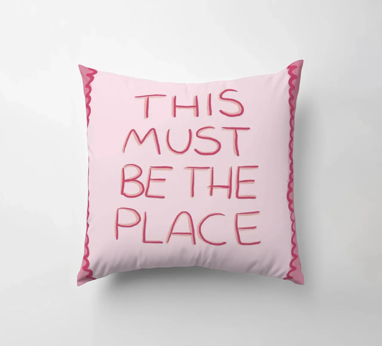 Questo deve essere il posto giusto Rosa cuscino da Tory