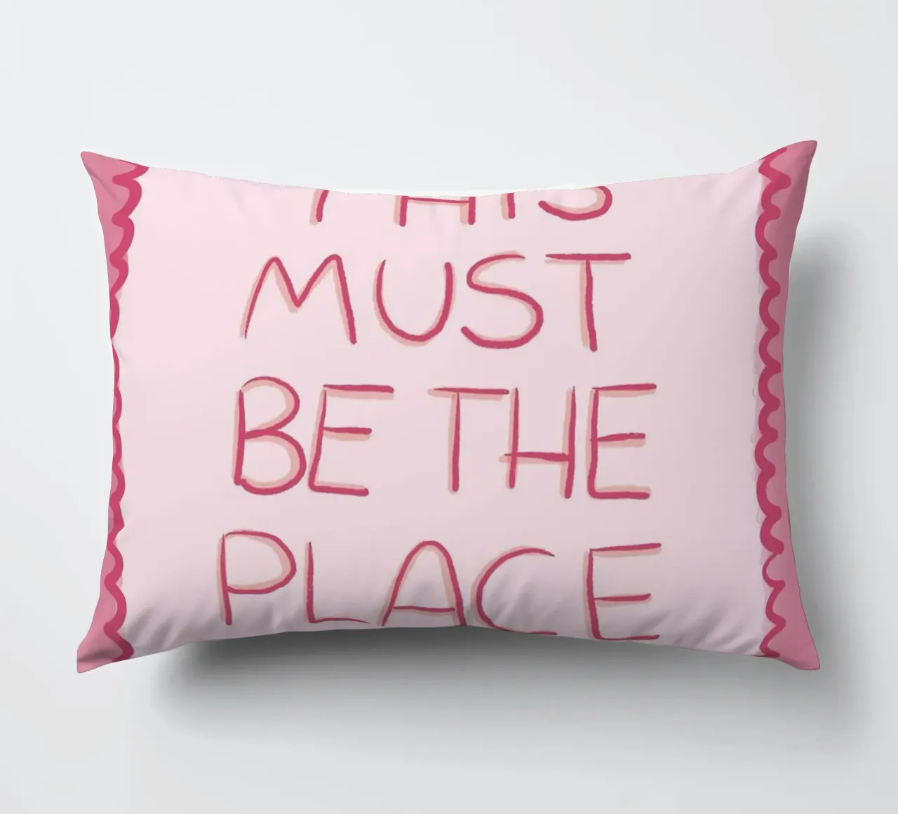 Questo deve essere il posto giusto Rosa cuscino da Tory