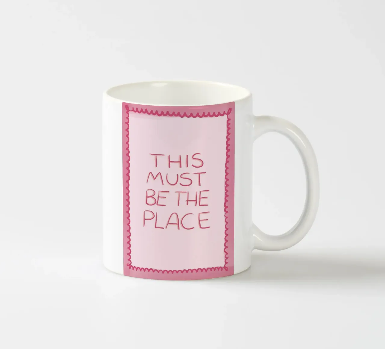 Questo deve essere il posto giusto Rosa tazza in ceramica da Tory
