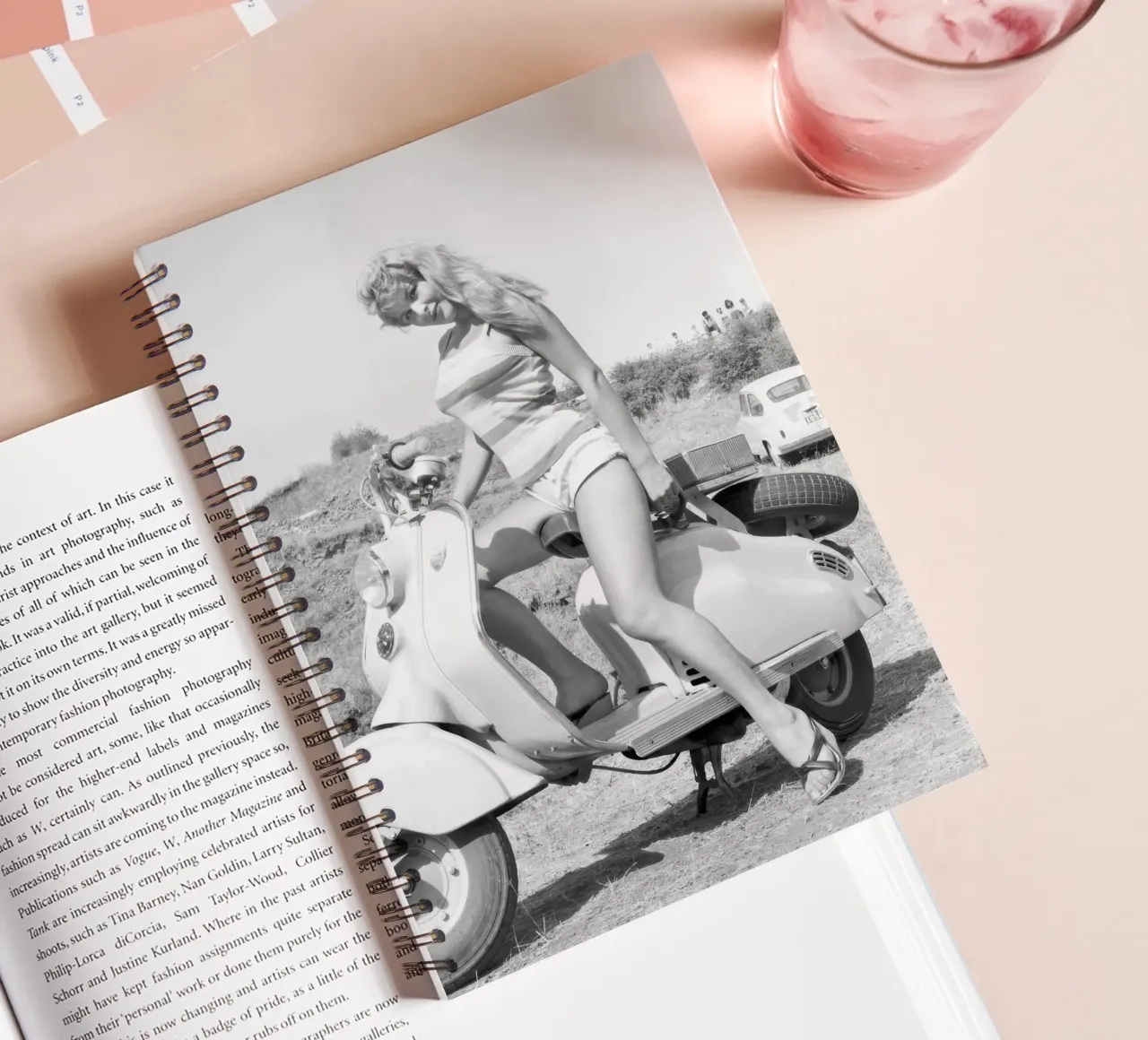 Marisa Allasio in posa su una Vespa diario ad anelli da blacsteel