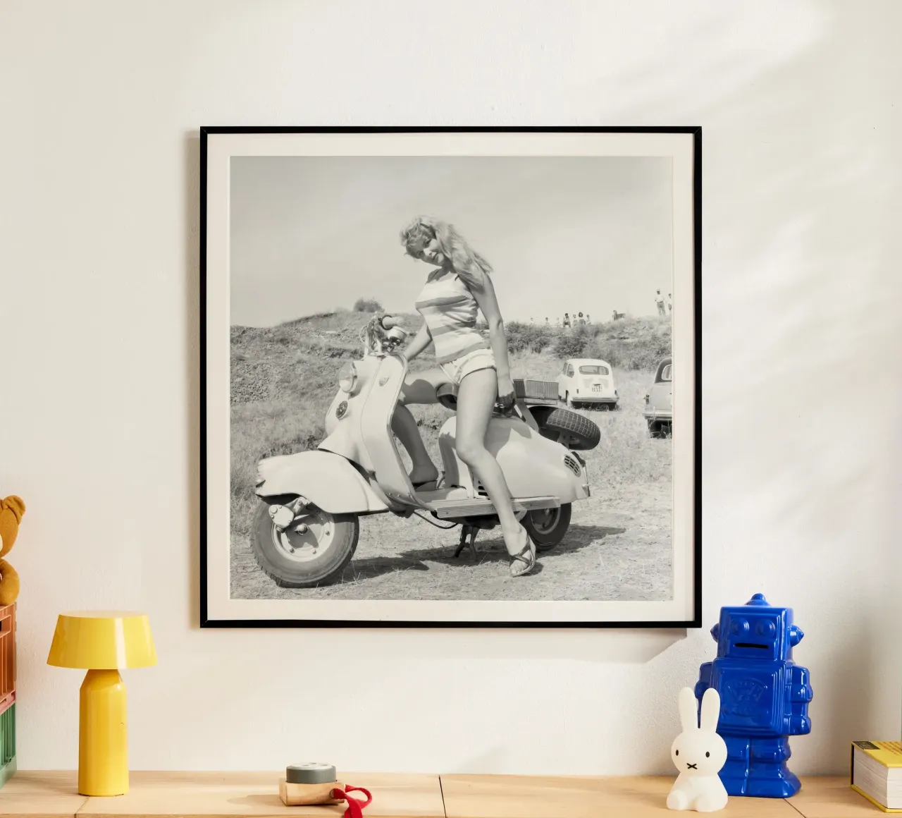Marisa Allasio in posa su una Vespa carta hahnemühle da blacsteel
