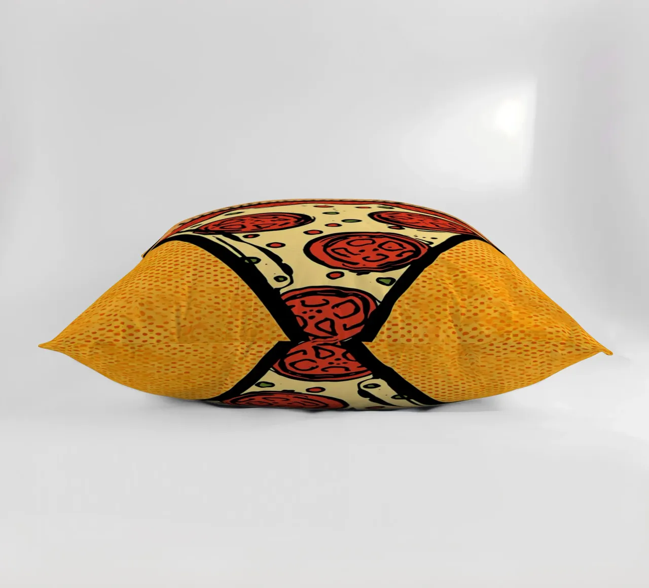 Pop-Art Fetta di pizza al salame su sfondo a pois cuscino da DesignDoodle