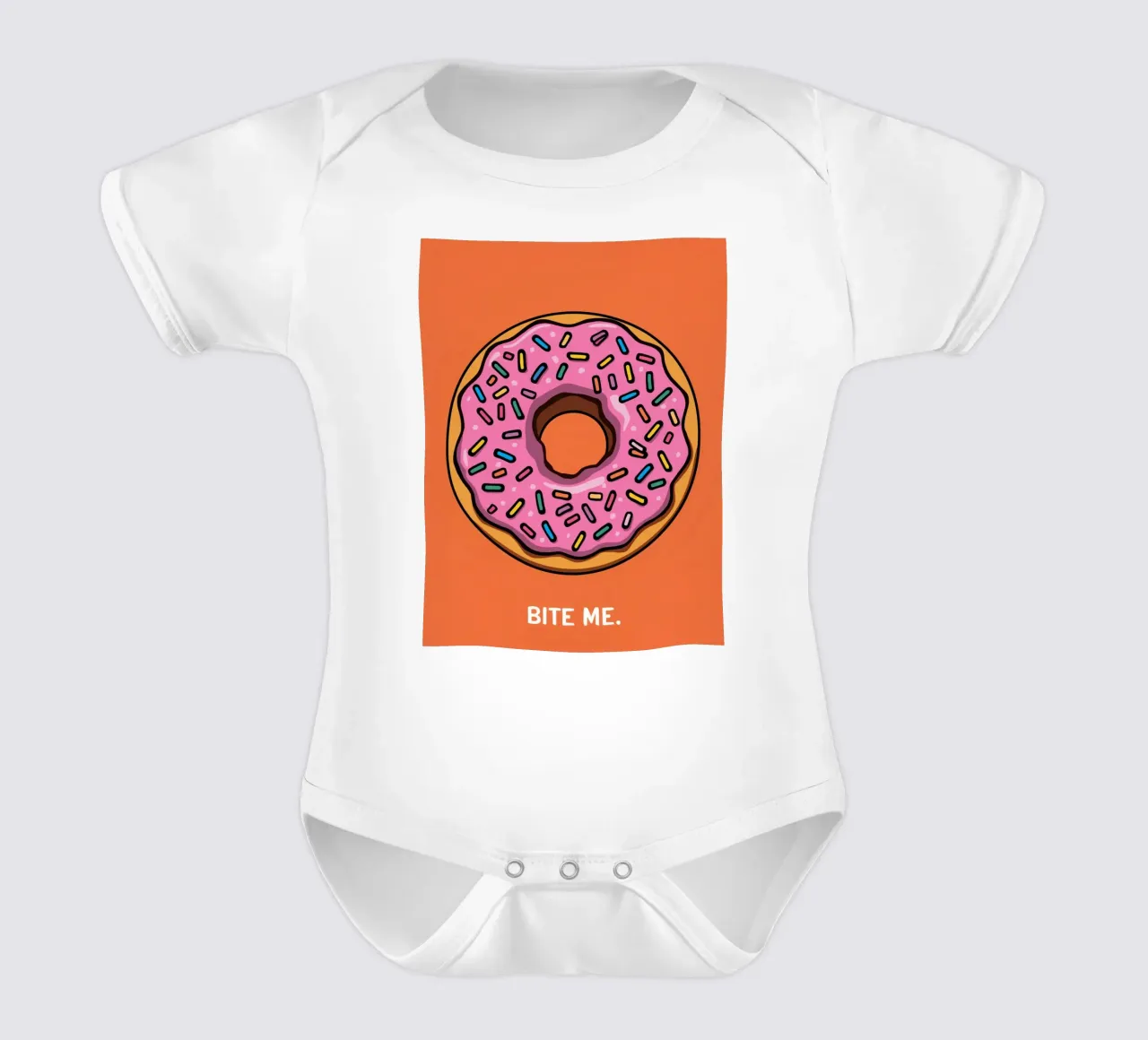 Rosa Frosted Donut "Bite Me" auf orangem Hintergrund Kurzarm Babybody von DesignDoodle