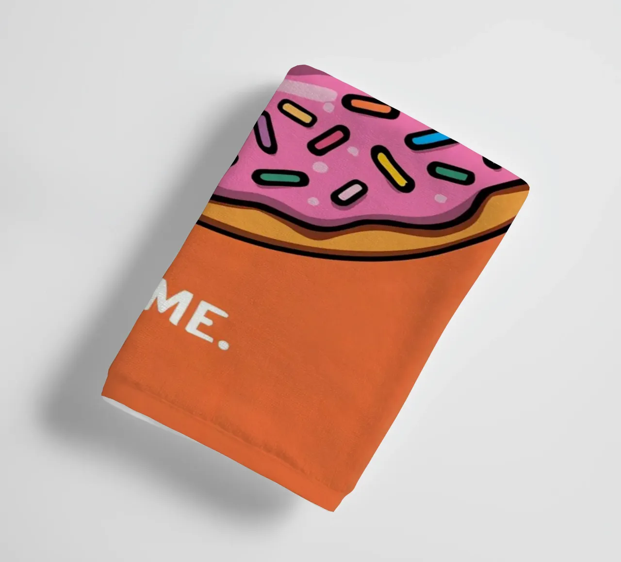 Rosa Frosted Donut "Bite Me" auf orangem Hintergrund Handtuch von DesignDoodle