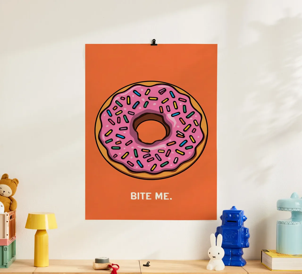 Rosa Frosted Donut "Bite Me" auf orangem Hintergrund Hahnemühle von DesignDoodle