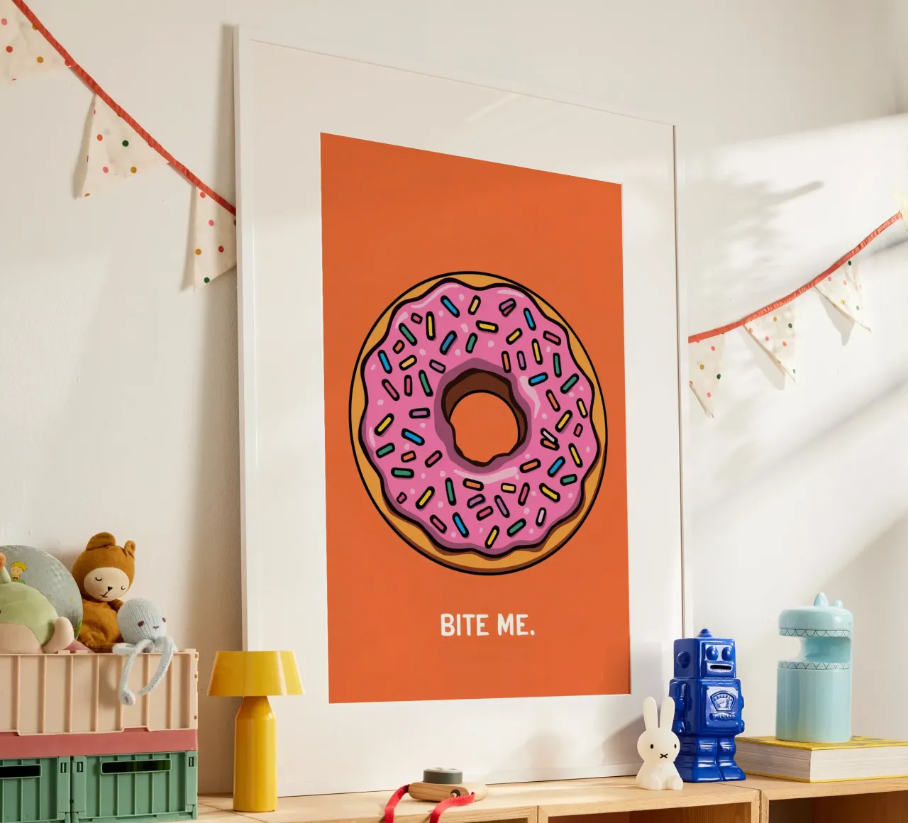 Rosa Frosted Donut "Bite Me" auf orangem Hintergrund Hahnemühle von DesignDoodle