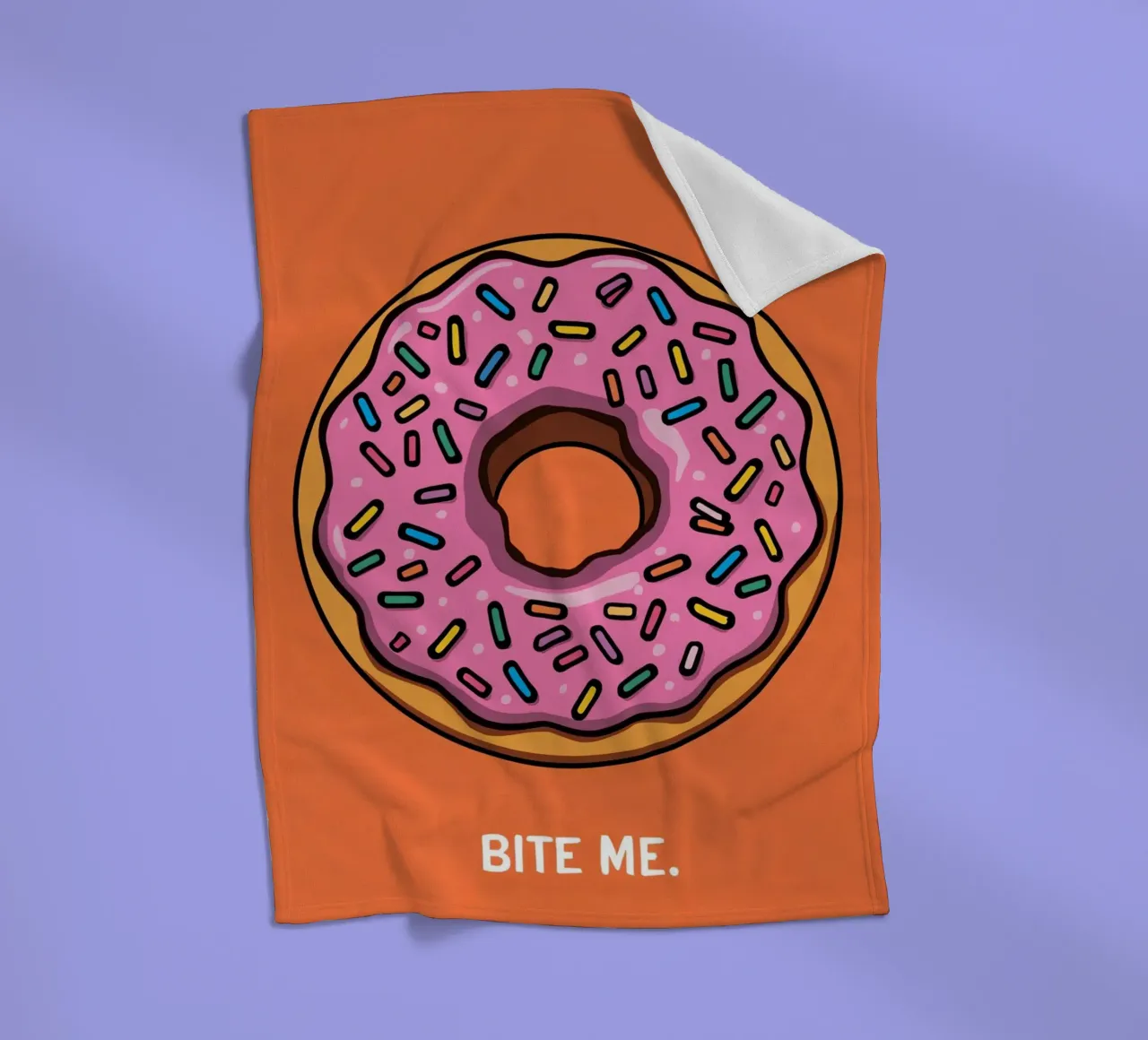 Rosa Frosted Donut "Bite Me" auf orangem Hintergrund Fleecedecke von DesignDoodle