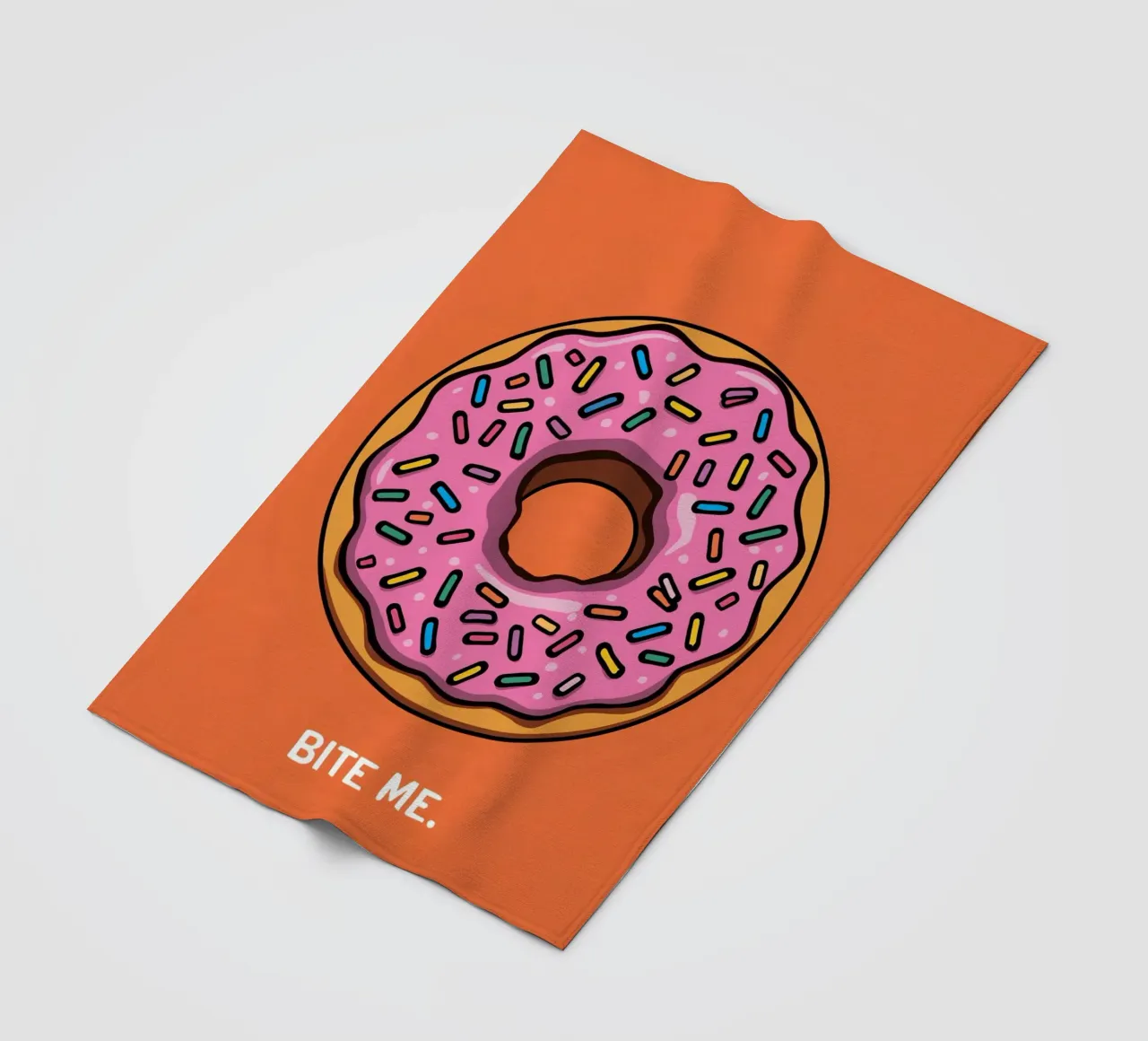 Rosa Frosted Donut "Bite Me" auf orangem Hintergrund Fleecedecke von DesignDoodle