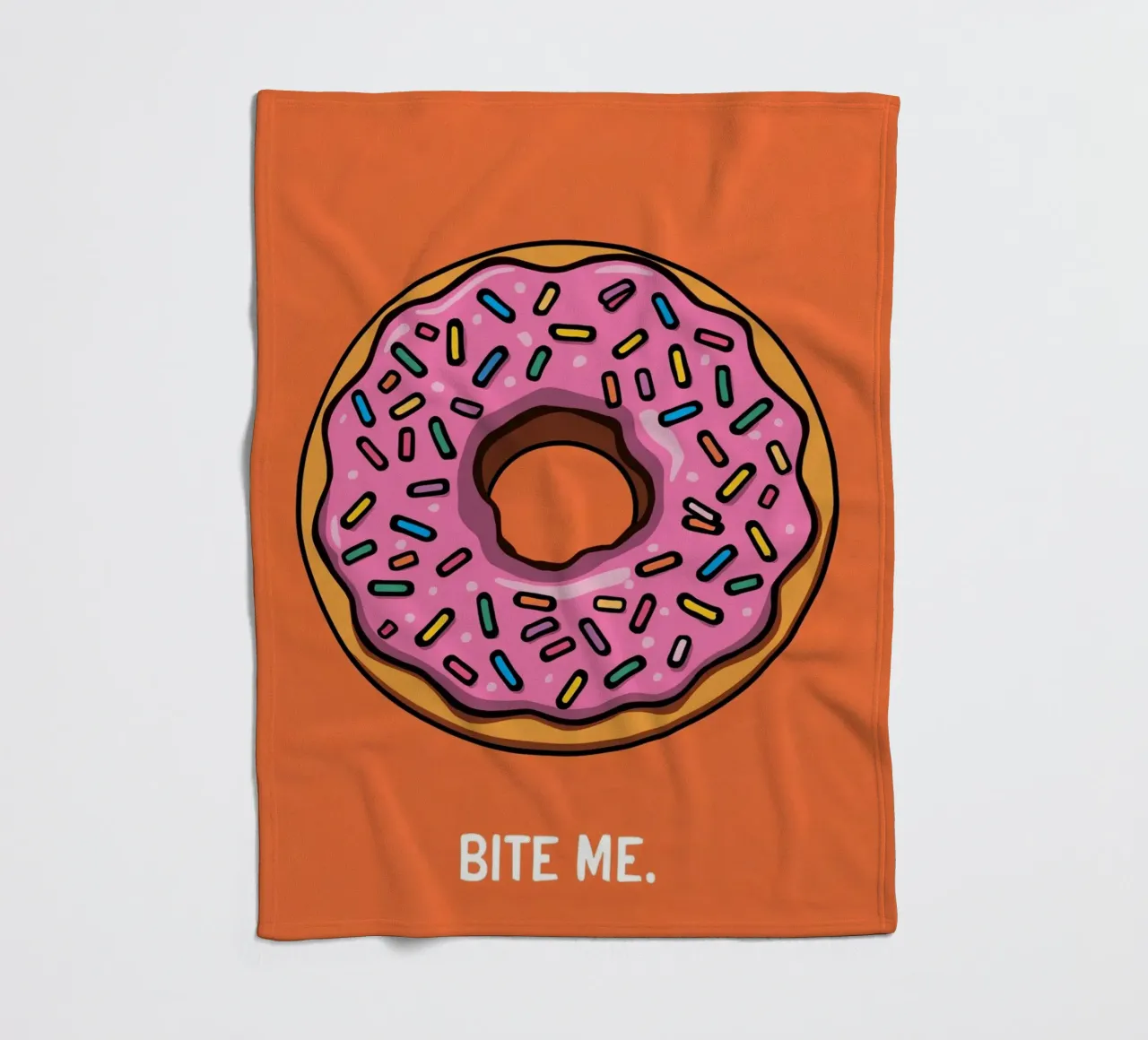 Rosa Frosted Donut "Bite Me" auf orangem Hintergrund Fleecedecke von DesignDoodle
