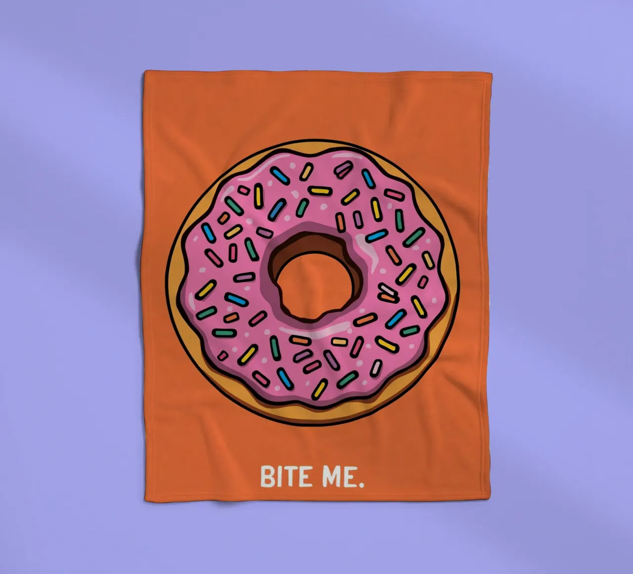 Rosa Frosted Donut "Bite Me" auf orangem Hintergrund Fleecedecke von DesignDoodle