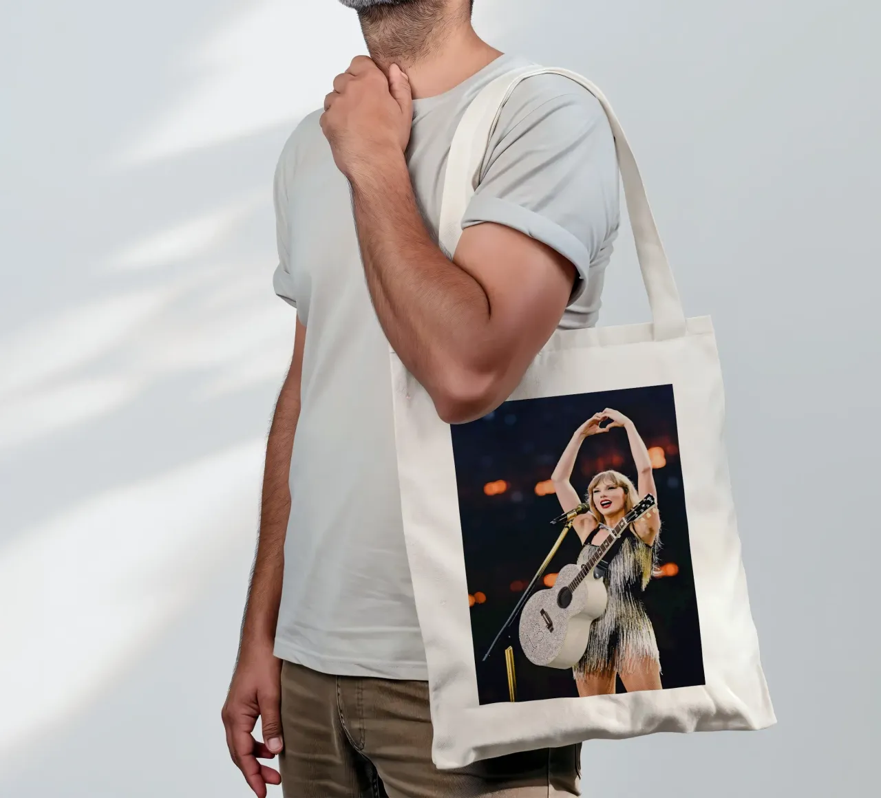 Taylor Swift borsa in juta da hendrikklamb