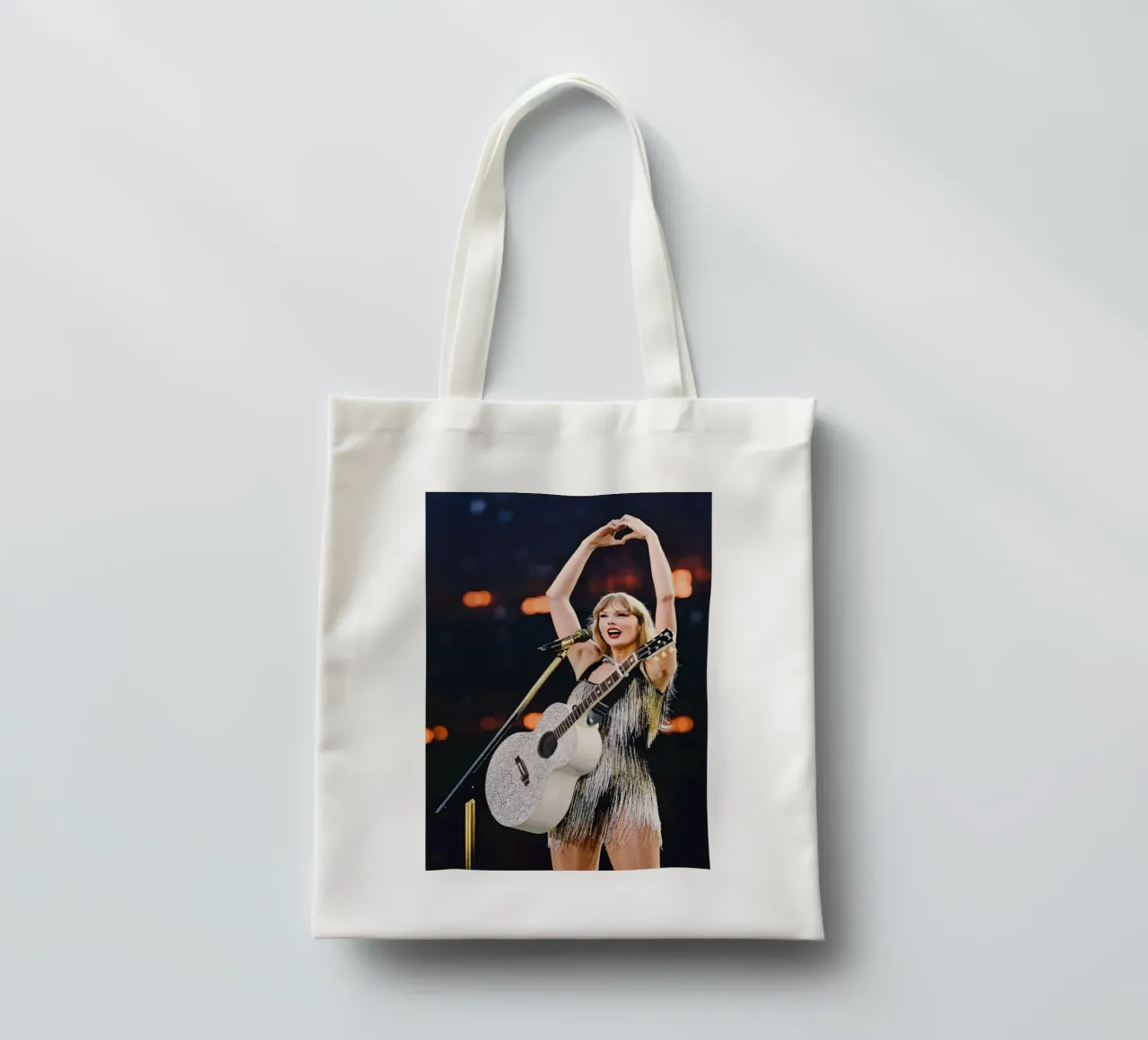 Taylor Swift borsa in juta da hendrikklamb