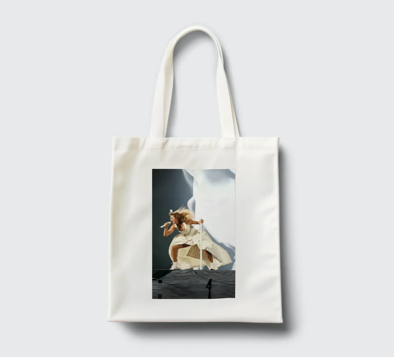 Taylor Swift borsa in juta da hendrikklamb
